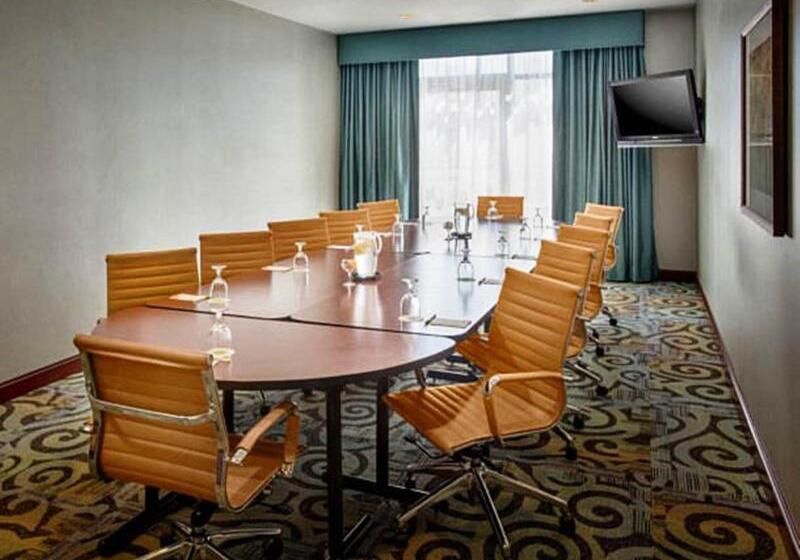 فندق Courtyard By Marriott Saratoga Springs