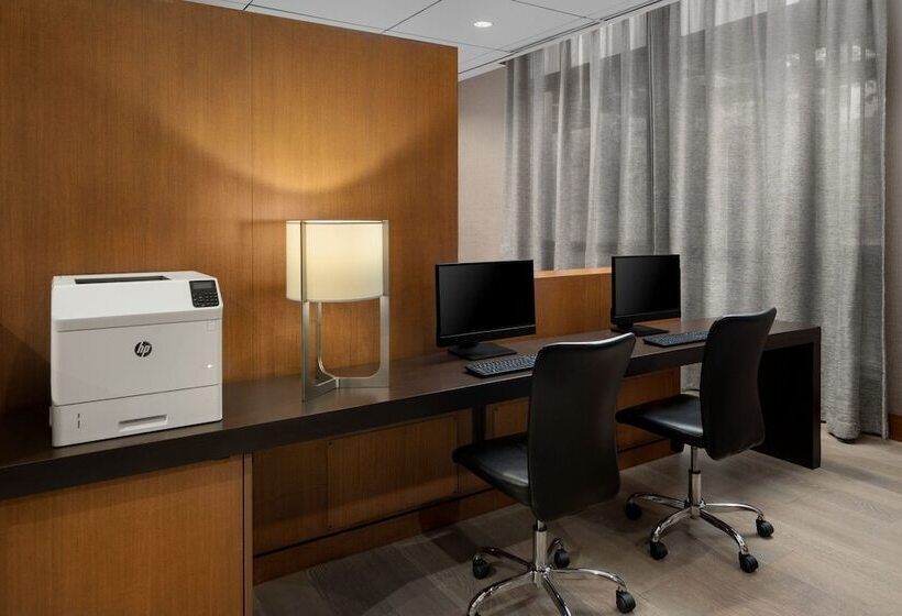 فندق Courtyard By Marriott Seattle Bellevue/downtown