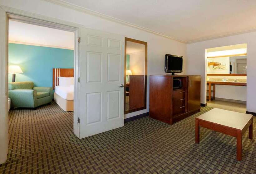 فندق Days Inn By Wyndham Austintown