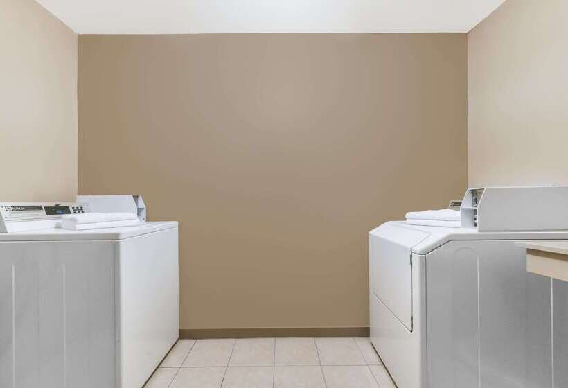 בית מלון כפרי Days Inn By Wyndham Granbury