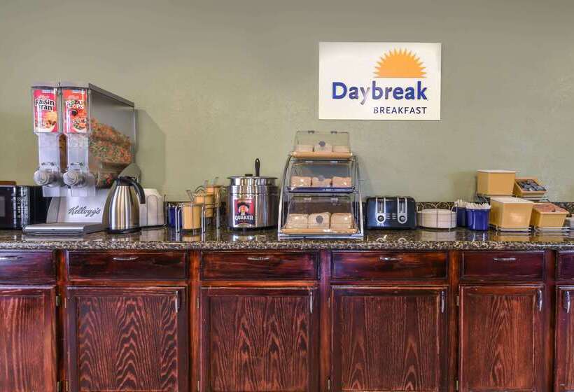 בית מלון כפרי Days Inn By Wyndham Granbury