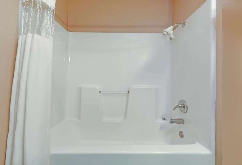 בית מלון כפרי Days Inn By Wyndham Granbury