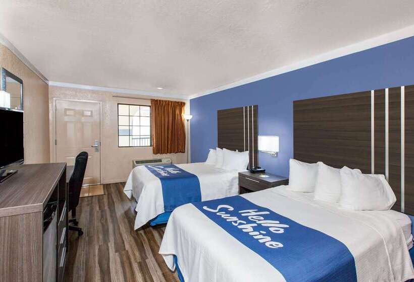 호텔 Days Inn & Suites By Wyndham Braunig Lake