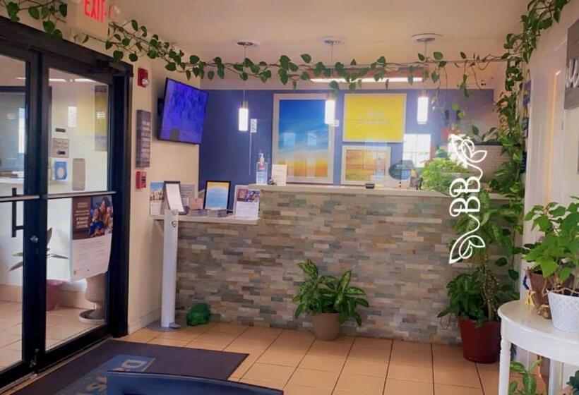 호텔 Days Inn & Suites By Wyndham Braunig Lake