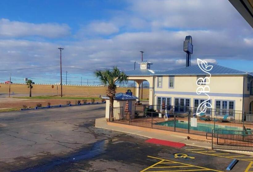 호텔 Days Inn & Suites By Wyndham Braunig Lake