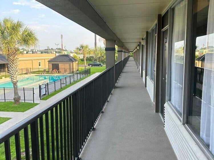 فندق Days Inn & Suites By Wyndham Jennings