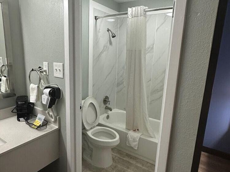 فندق Days Inn & Suites By Wyndham Jennings