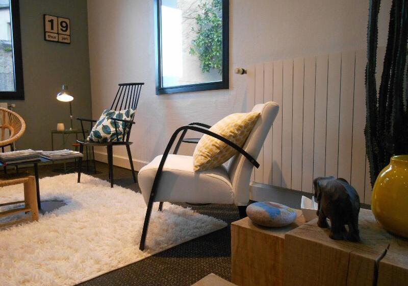 Отель De France