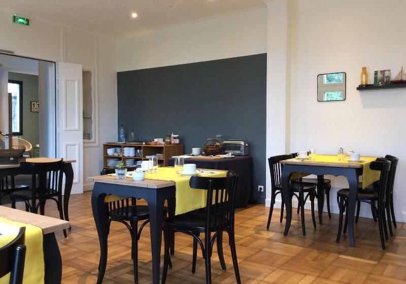 Отель De France