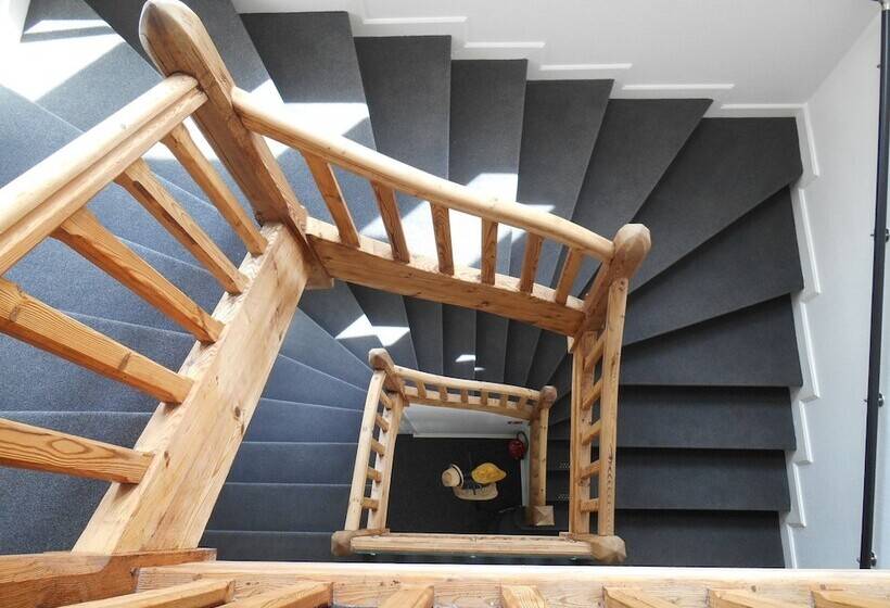 Отель De France