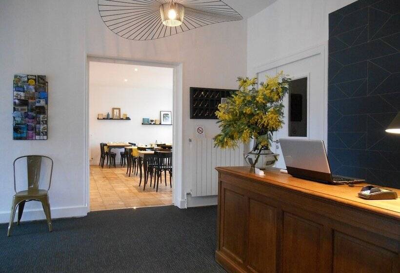 Отель De France