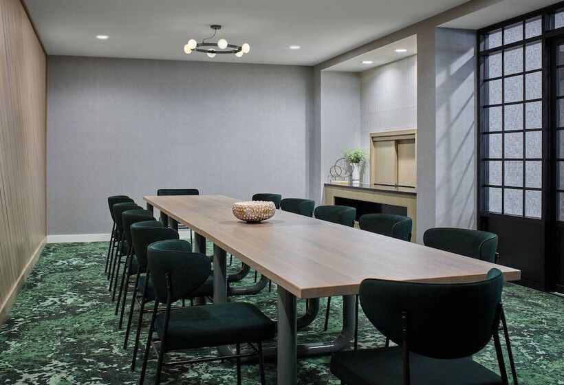 Delta Hotels By Marriott Muskegon Convention Center