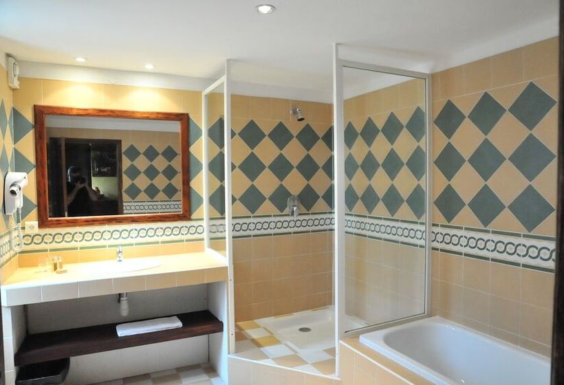 فندق Domaine Du Grand Malherbes