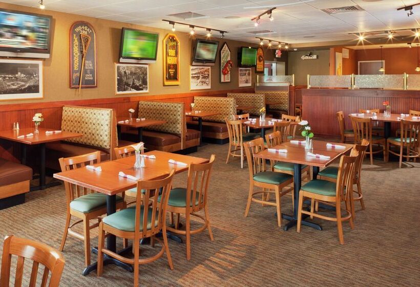 فندق Doubletree By Hilton Greensboro