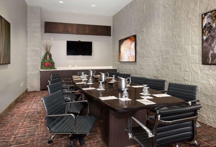 Doubletree By Hilton Hotel Lawrence