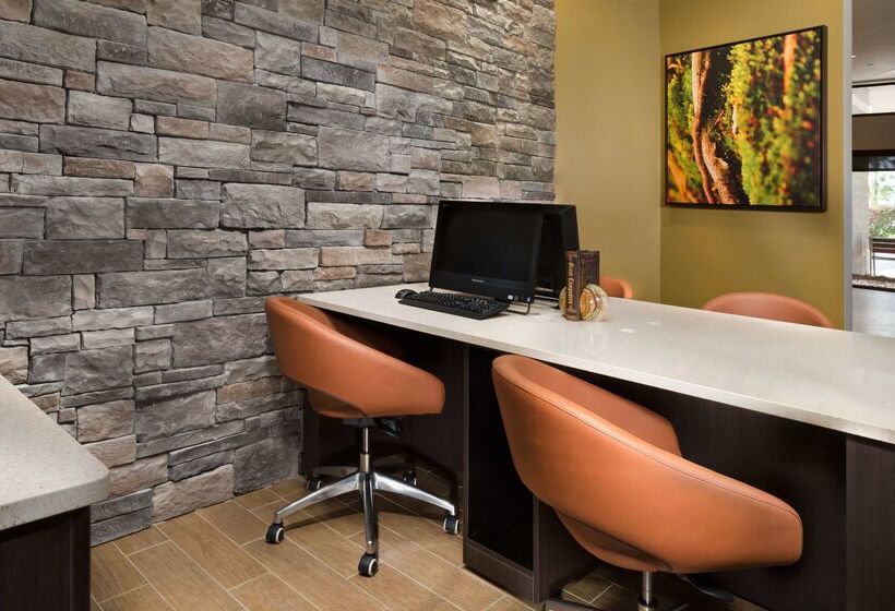 Doubletree By Hilton Hotel Lawrence