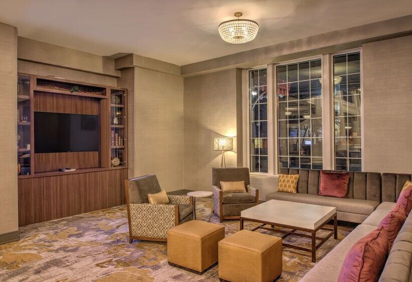 فندق Doubletree By Hilton Utica