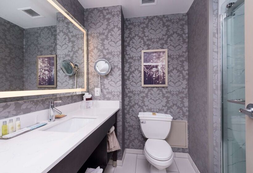 فندق Doubletree By Hilton Utica