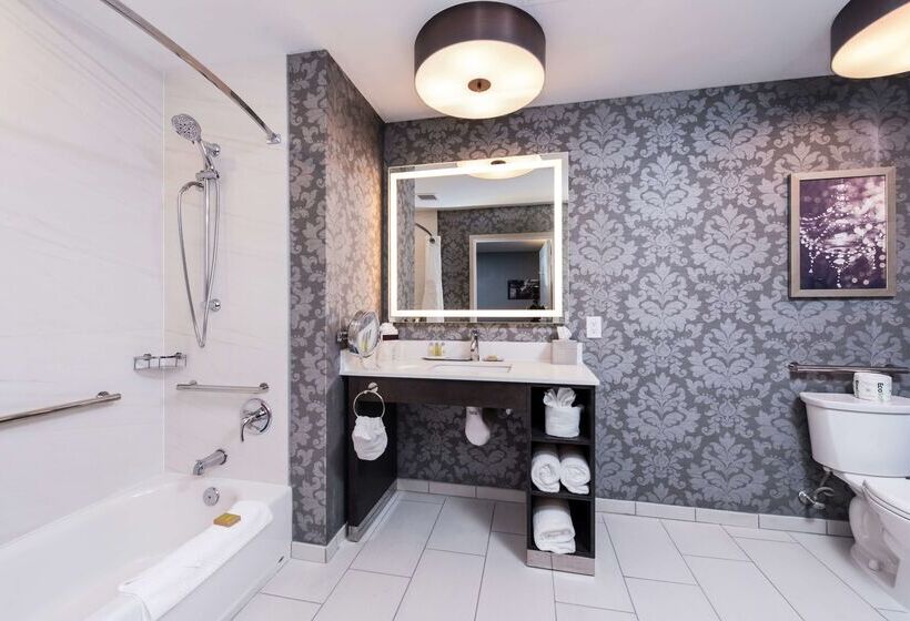 فندق Doubletree By Hilton Utica