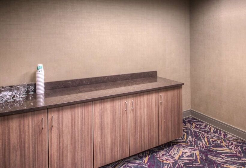 فندق Doubletree By Hilton Utica