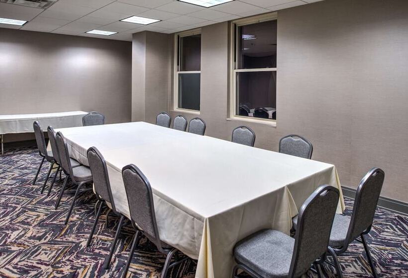 فندق Doubletree By Hilton Utica