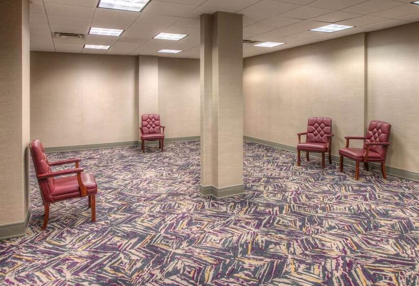 فندق Doubletree By Hilton Utica