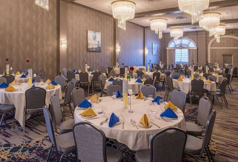 فندق Doubletree By Hilton Utica