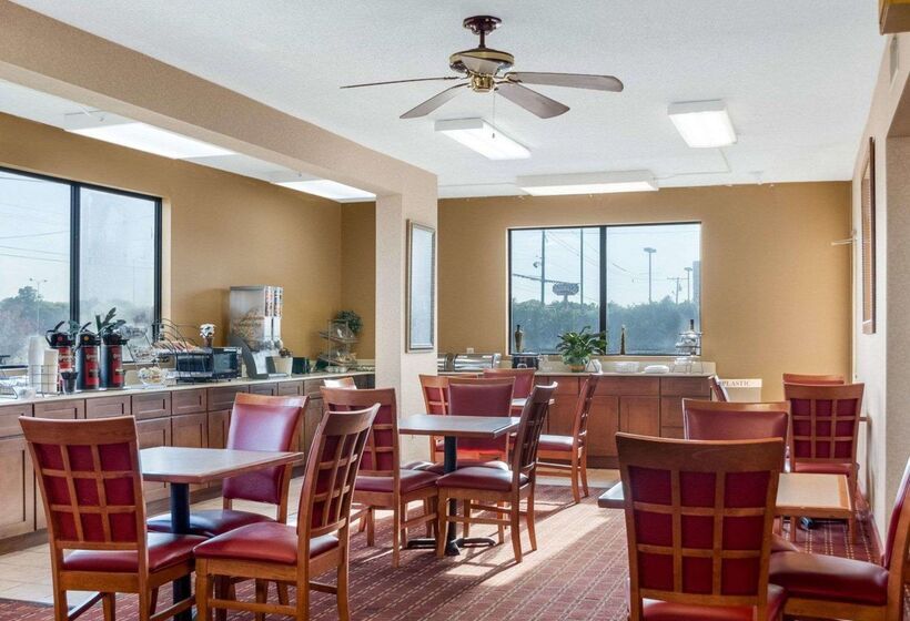 هتل Econo Lodge By Choice Greenville