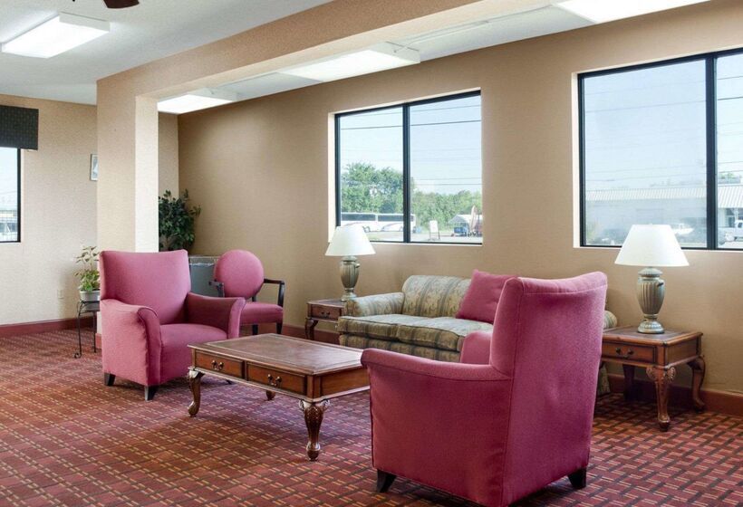 هتل Econo Lodge By Choice Greenville