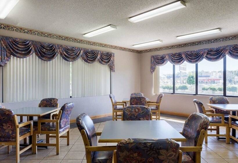 فندق Econo Lodge Grenada