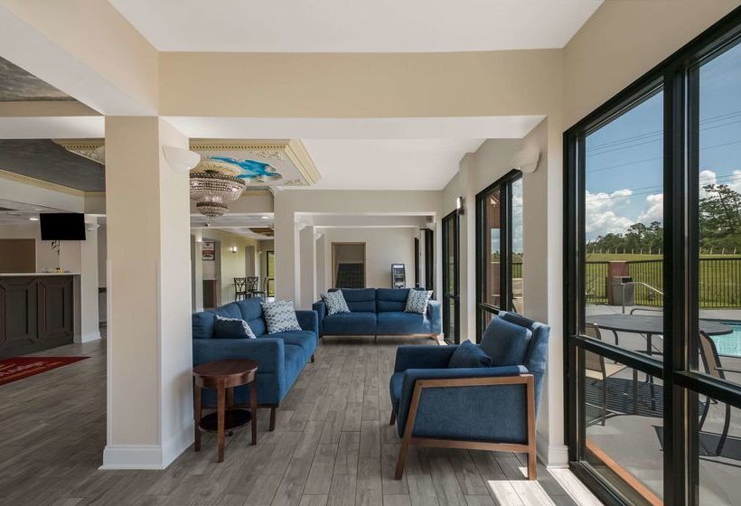 فندق Econo Lodge Inn & Suites