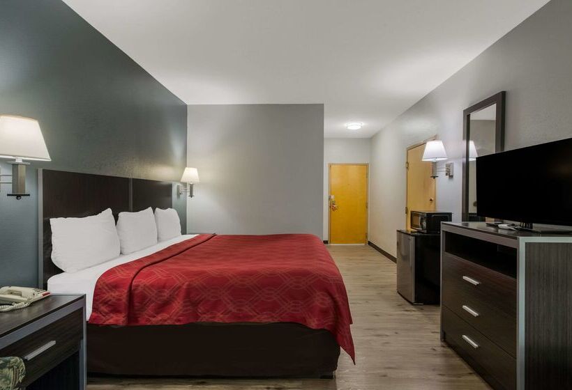 فندق Econo Lodge Inn & Suites