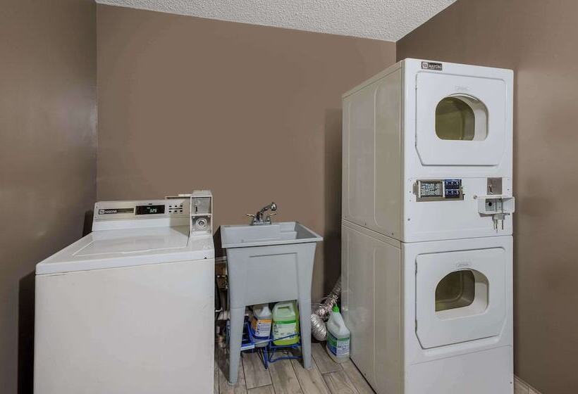 فندق Econo Lodge Inn & Suites