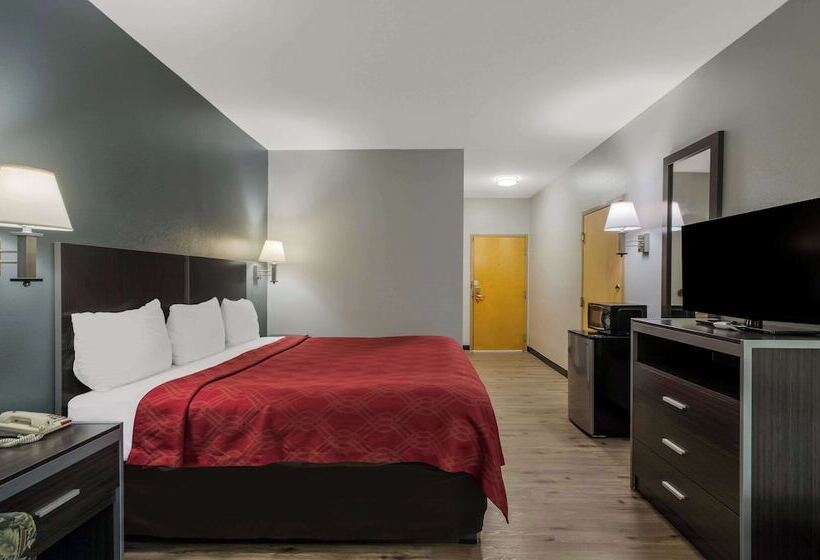 فندق Econo Lodge Inn & Suites