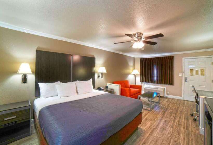 هتل Econo Lodge Inn & Suites Corpus Christi