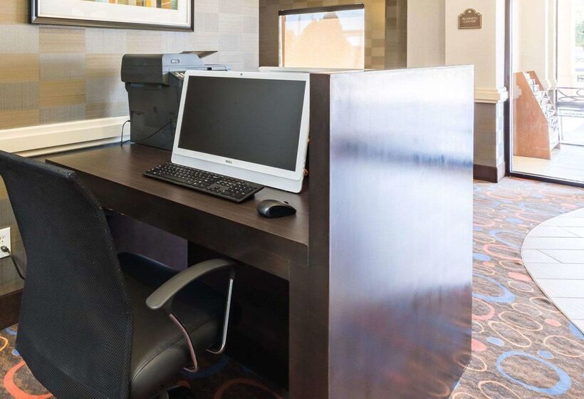 בית מלון כפרי Econo Lodge Inn & Suites East Houston I10