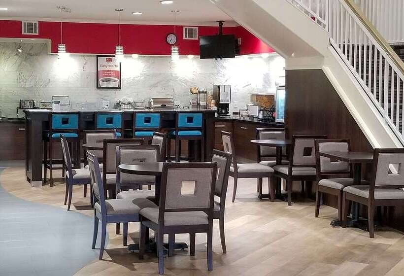 בית מלון כפרי Econo Lodge Inn & Suites East Houston I10