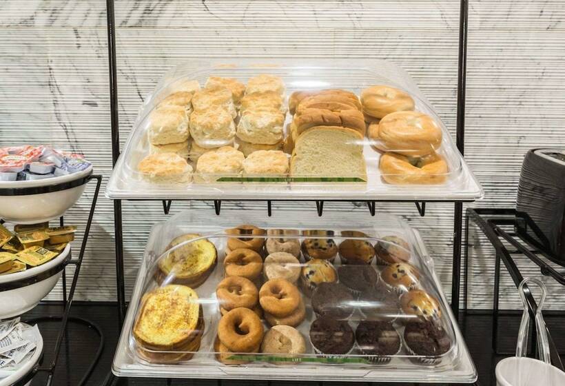 בית מלון כפרי Econo Lodge Inn & Suites East Houston I10