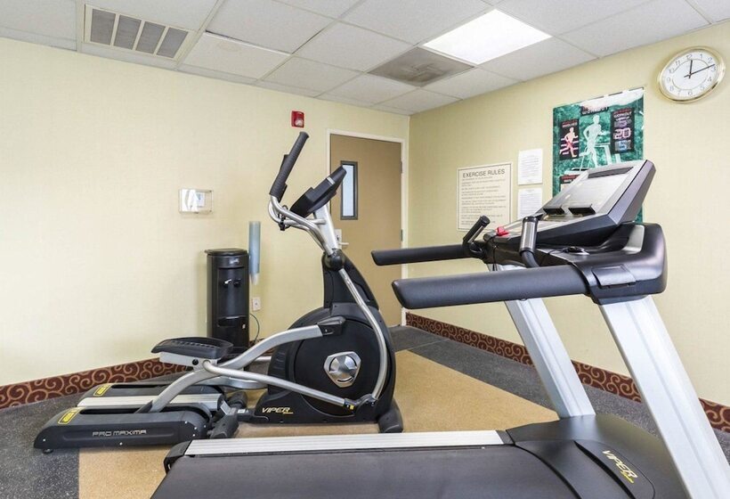 בית מלון כפרי Econo Lodge Inn & Suites East Houston I10