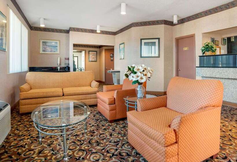 فندق Econo Lodge Inn And Suites