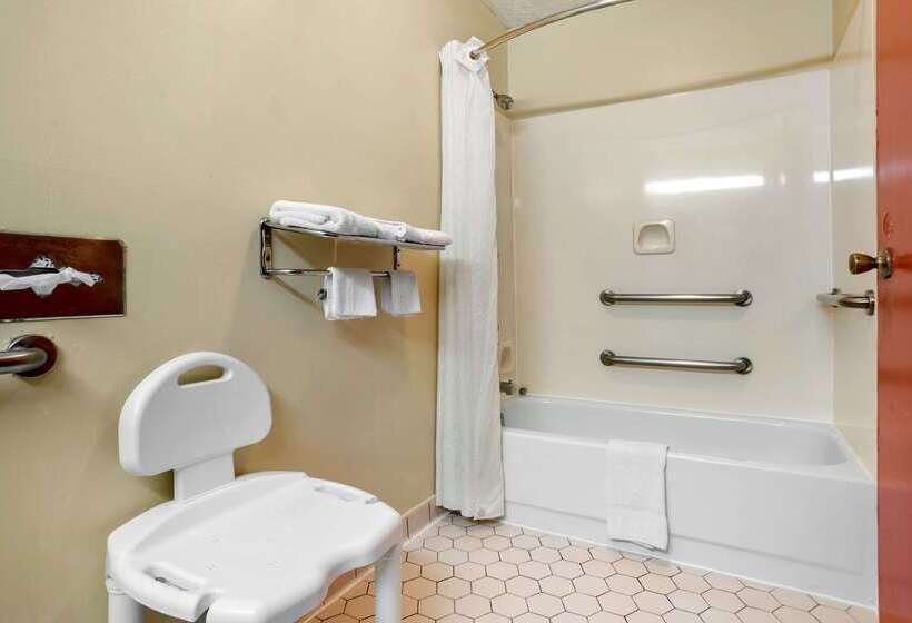 فندق Econo Lodge Inn And Suites