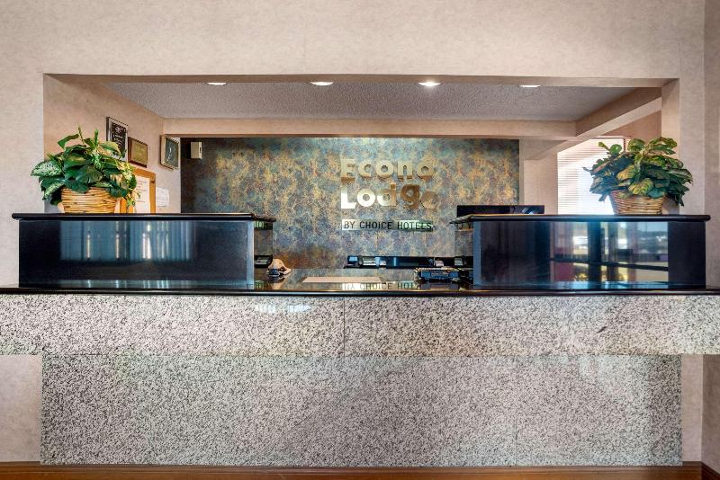 فندق Econo Lodge Inn And Suites