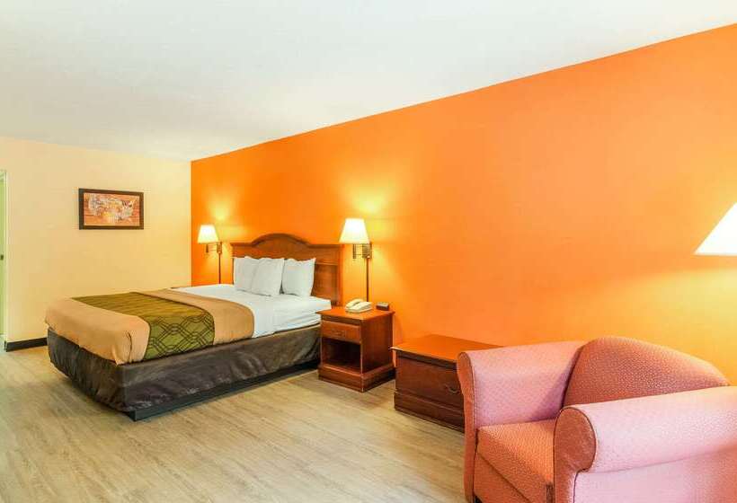 فندق Econo Lodge  Inn & Suites