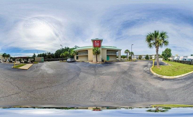 فندق Econo Lodge  Inn & Suites