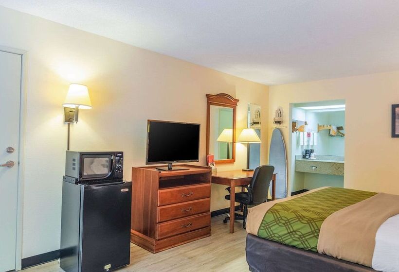 فندق Econo Lodge  Inn & Suites