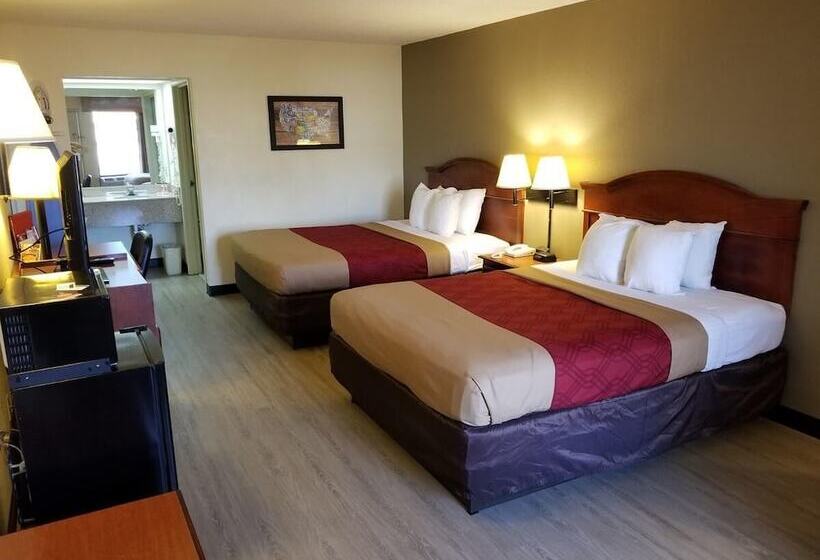 فندق Econo Lodge  Inn & Suites