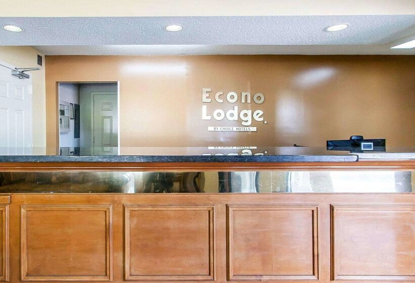 فندق Econo Lodge  Inn & Suites