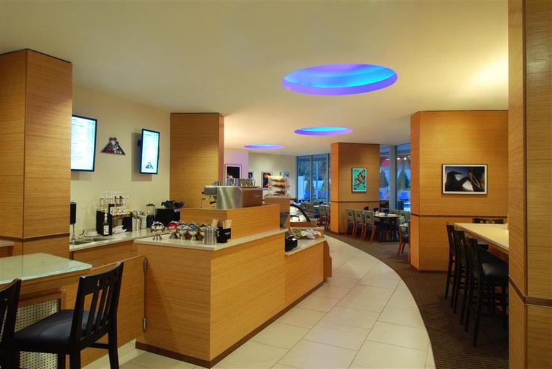 Отель Four Points By Sheraton Tallahassee Downtown