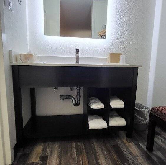 فندق Greeneville Inn And Suites