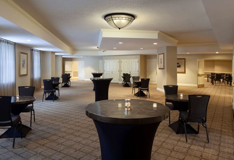 Отель Hilton Alexandria Old Town